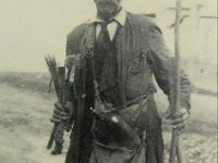 Tramvaj (ZET) čistač skretnica 1926. godine na Svaskoj cesti.jpg